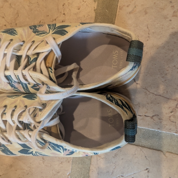 TOMS Lilac Floral Print Travl Lite Women’s Sneaker Size 7.5 - Picture 4 of 9